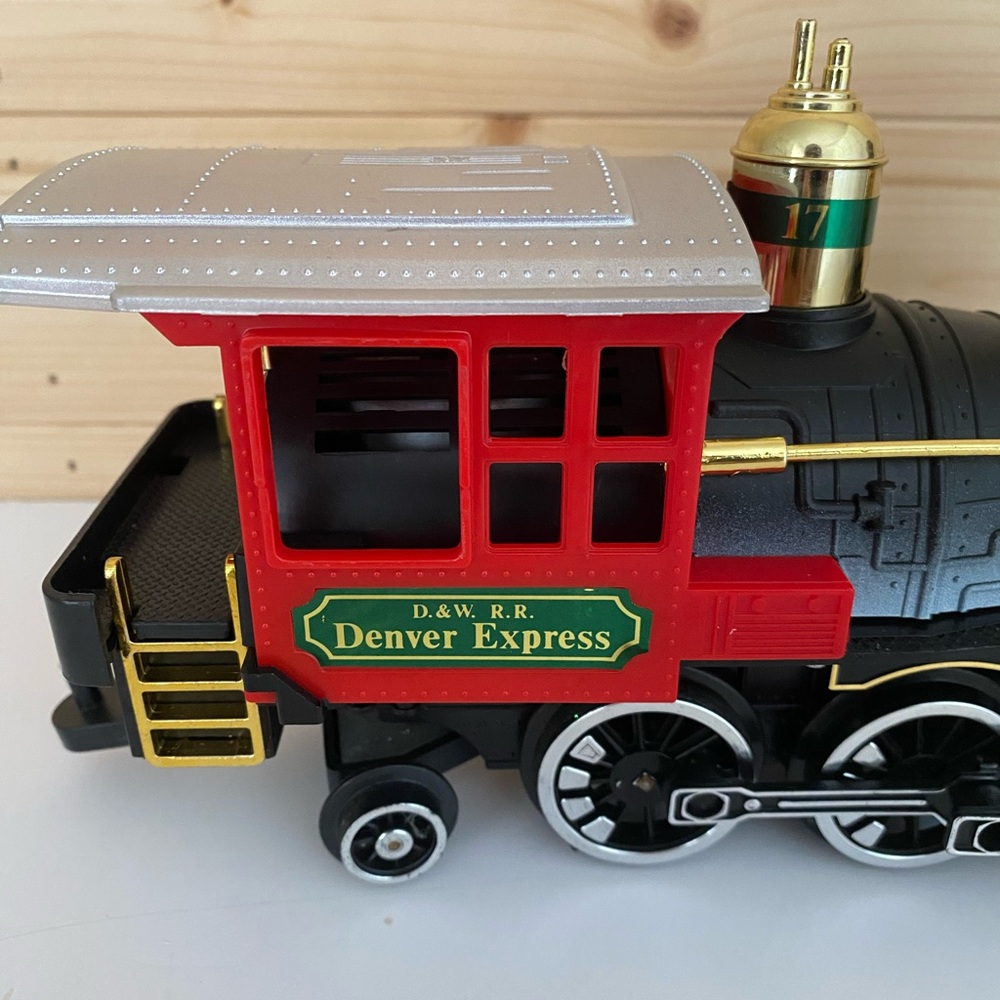 SOLD 1986 New Bright Denver Express Train Locomotive Collectible Train Engine - Picture 4 of 11